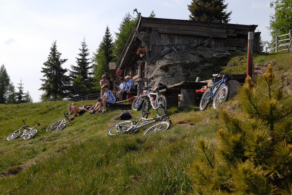 Feldrand Weissenbach